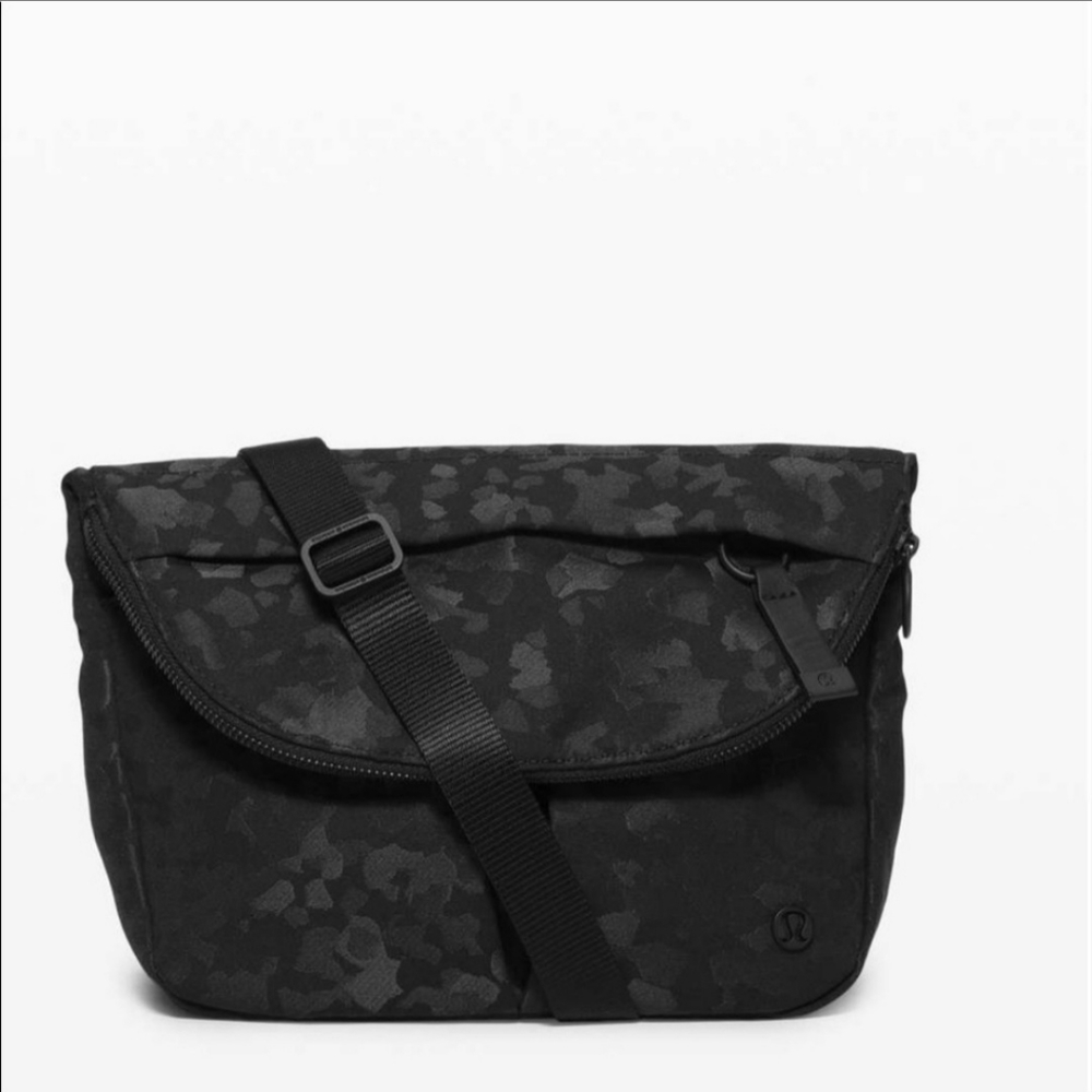 Lululemon camo crossbody